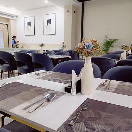Hotel Elinor By Dazzling Hotels & Resorts Agra  Exteriör bild