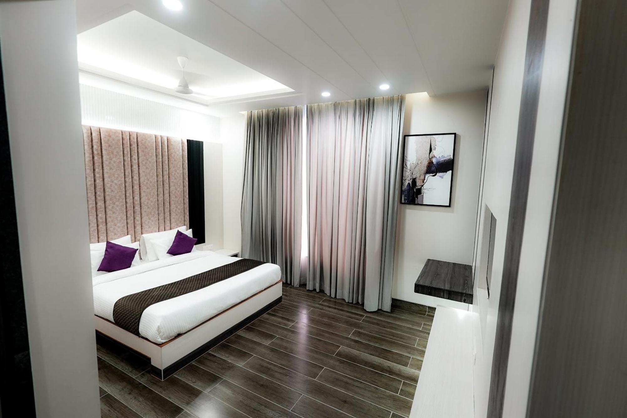 Hotel Elinor By Dazzling Hotels & Resorts Agra  Exteriör bild