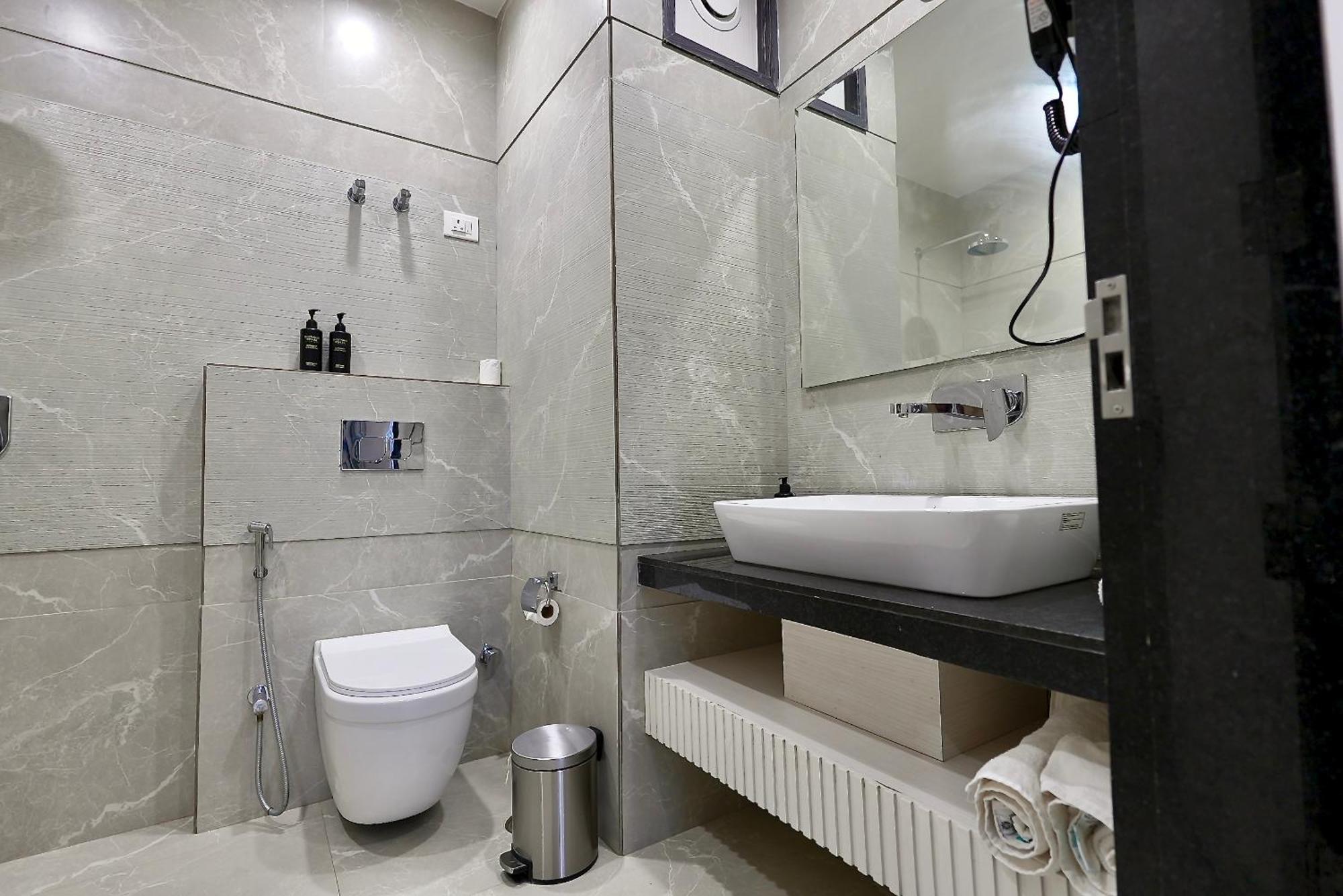 Hotel Elinor By Dazzling Hotels & Resorts Agra  Exteriör bild