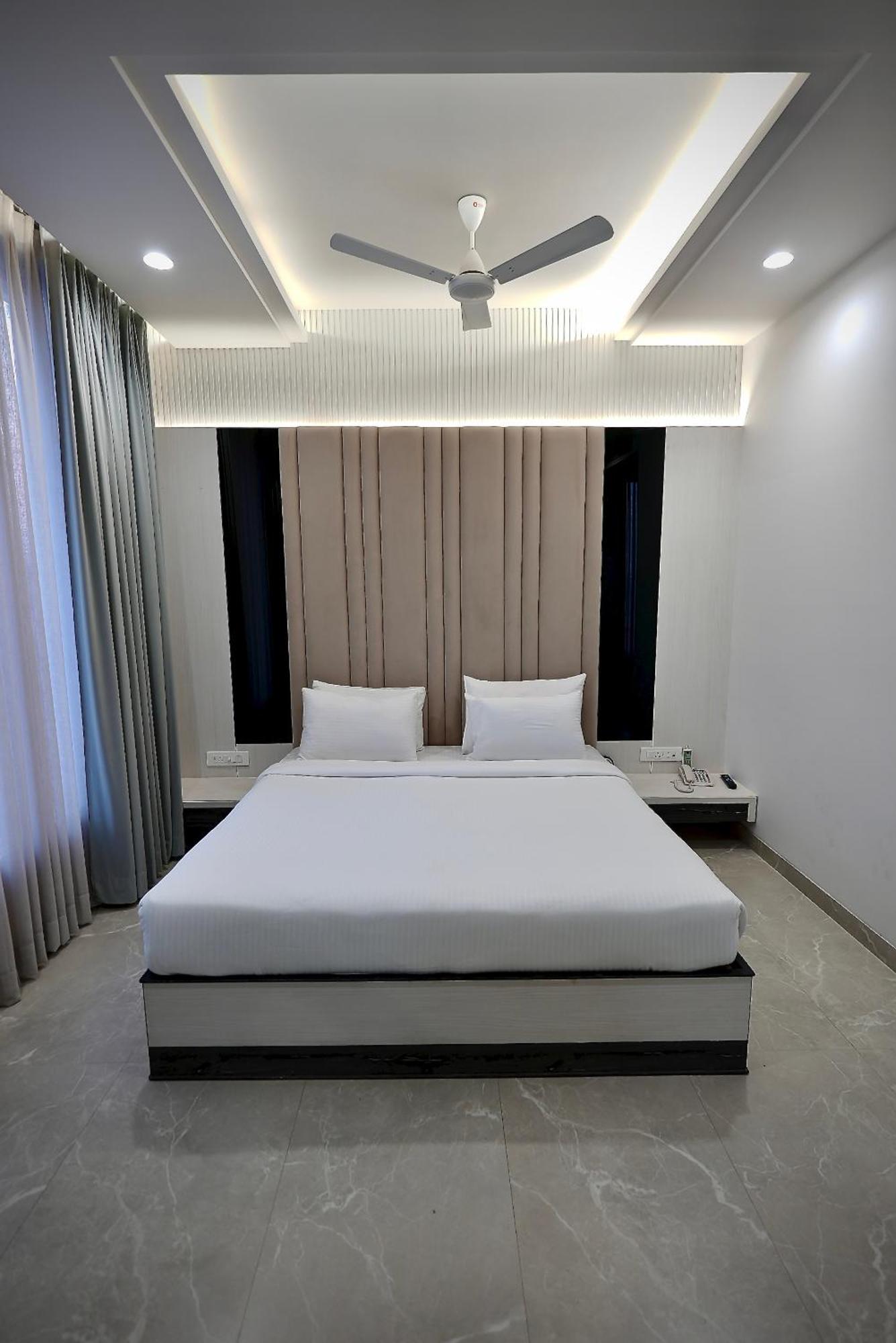 Hotel Elinor By Dazzling Hotels & Resorts Agra  Exteriör bild