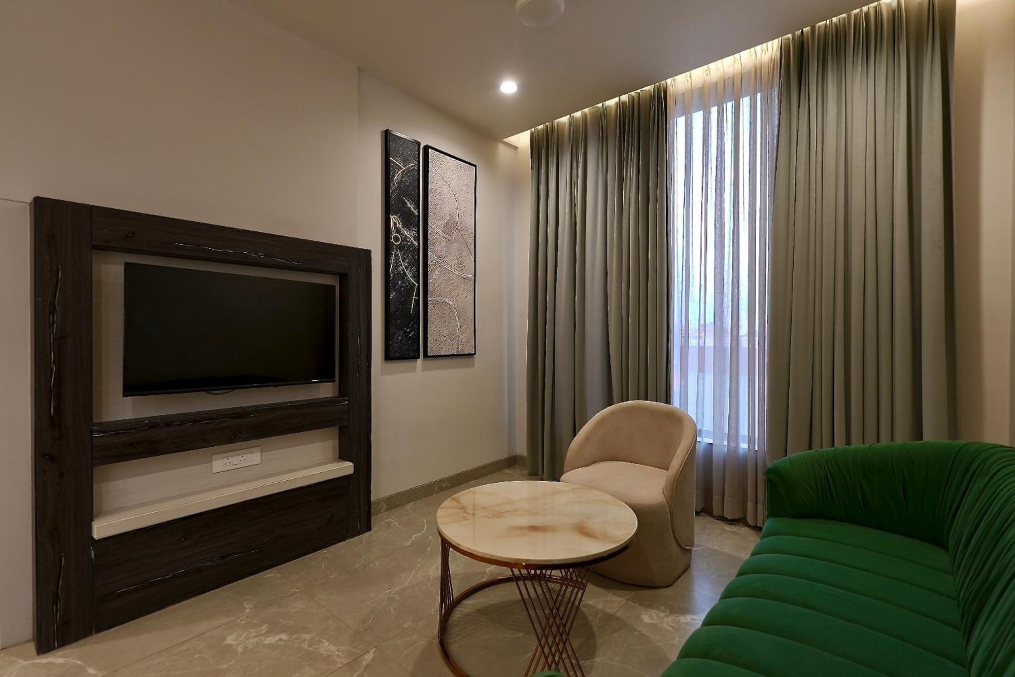Hotel Elinor By Dazzling Hotels & Resorts Agra  Exteriör bild