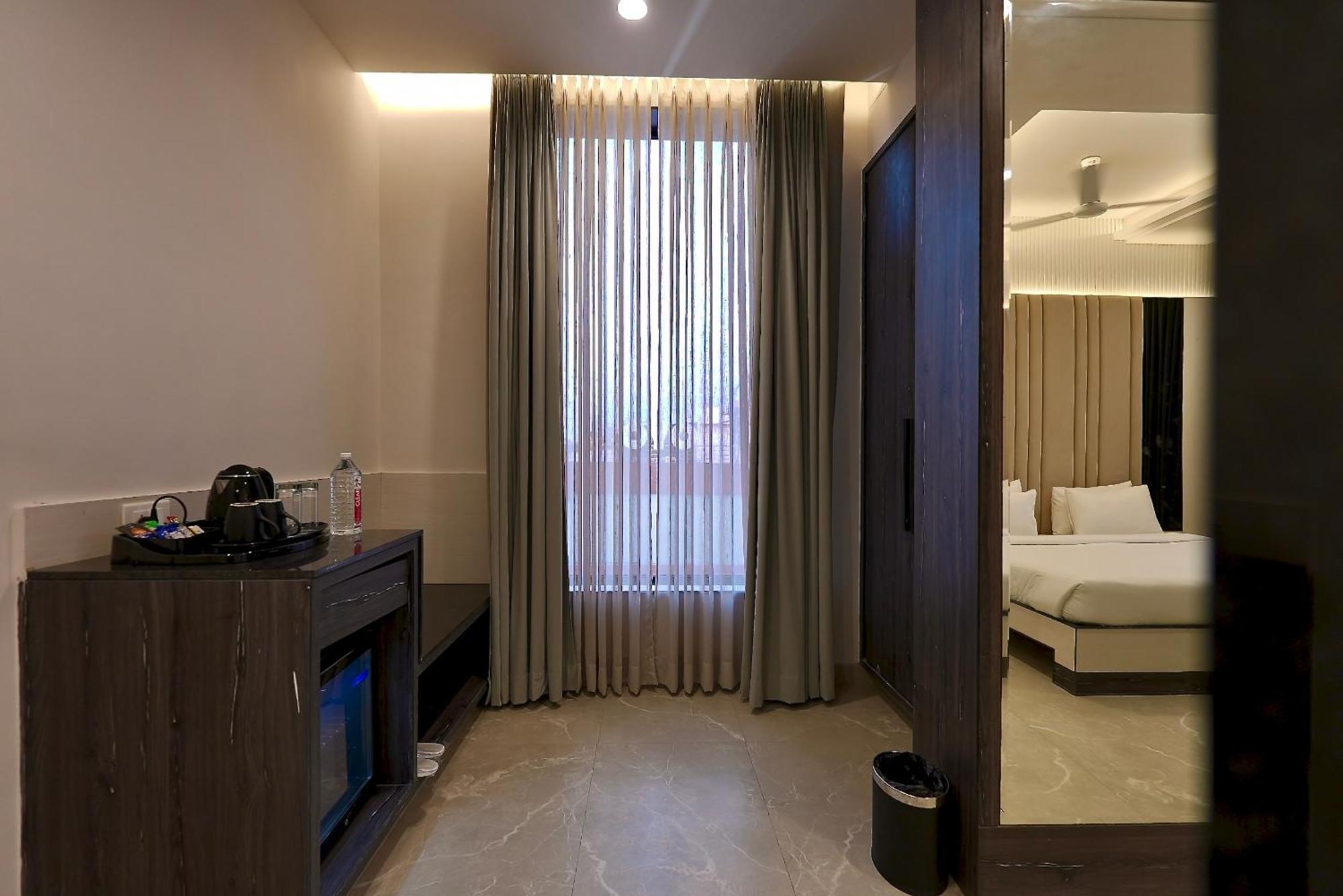 Hotel Elinor By Dazzling Hotels & Resorts Agra  Exteriör bild