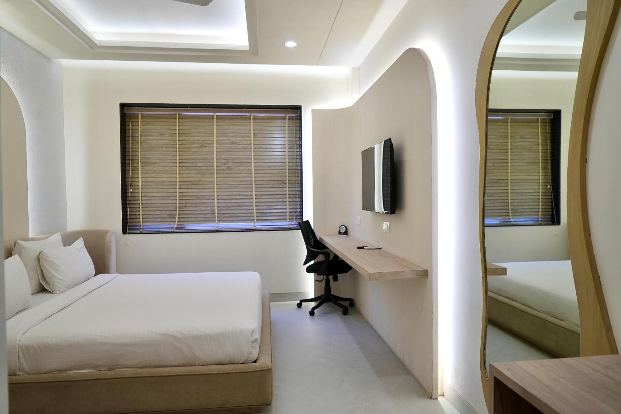 Hotel Elinor By Dazzling Hotels & Resorts Agra  Exteriör bild